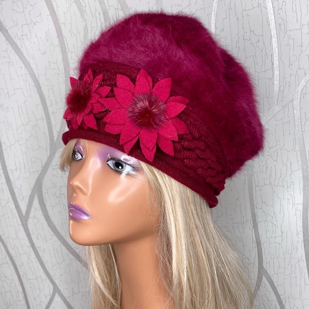 🌷 Burgundy Red Wool Feel Knit Beret Style Fleece Lined Hat w/ Floral Detail 🌷